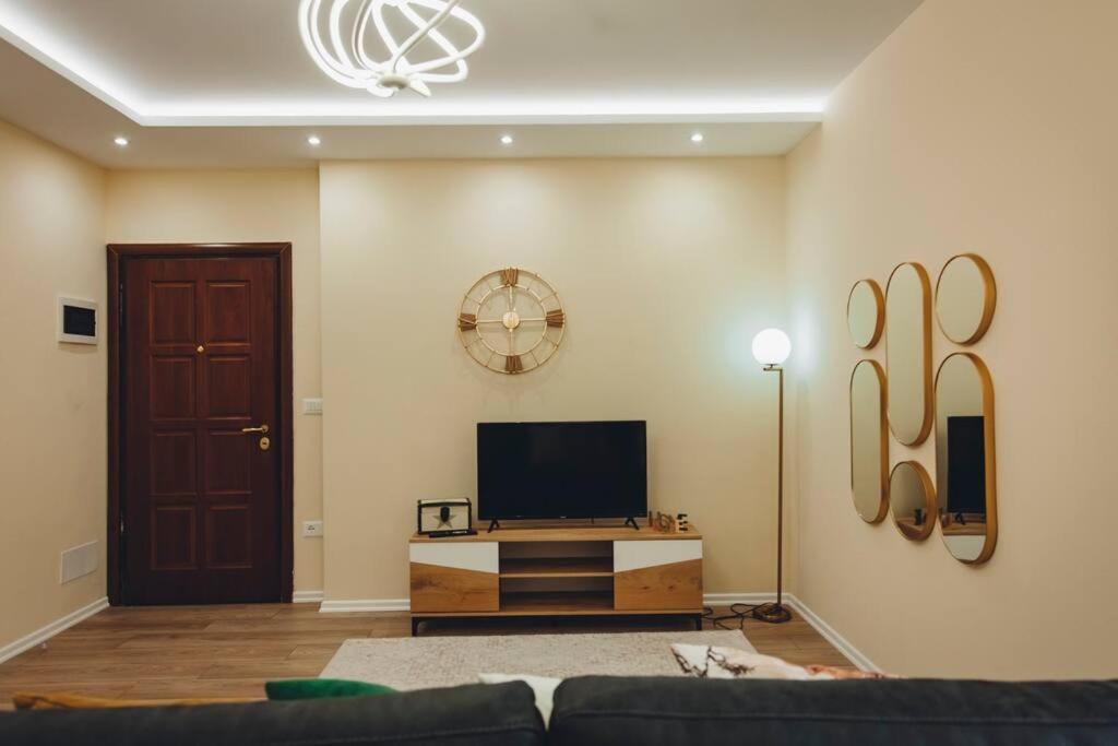 Luxury Apartment At Myslym Shyri Tirana Kültér fotó