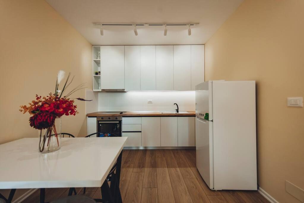 Luxury Apartment At Myslym Shyri Tirana Kültér fotó