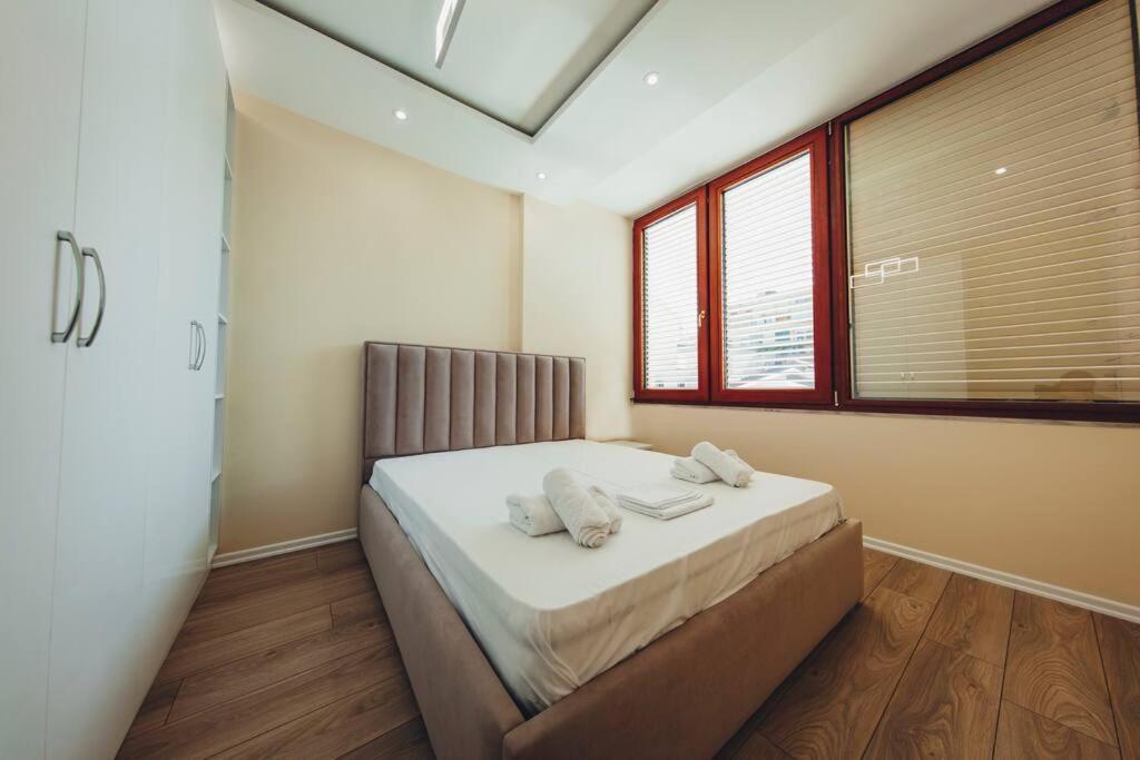 Luxury Apartment At Myslym Shyri Tirana Kültér fotó