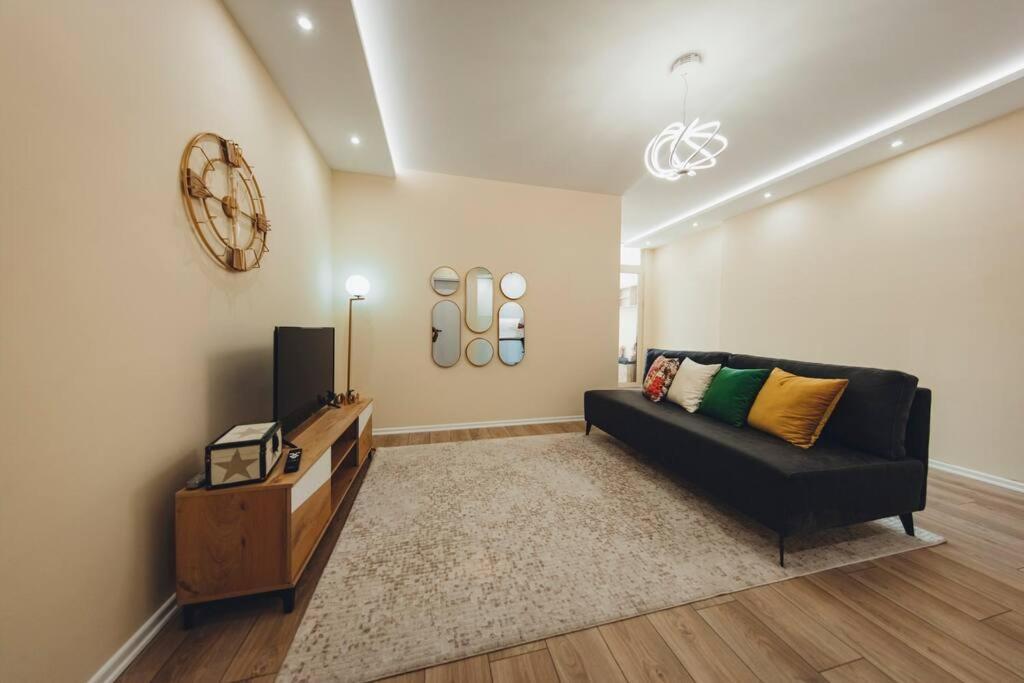 Luxury Apartment At Myslym Shyri Tirana Kültér fotó